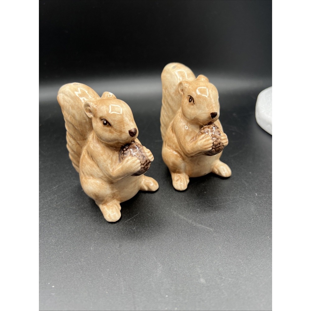 Vintage Squirrel Ceramic‎ Salt And Pepper Shaker Set READ!